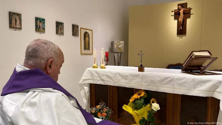 Papa Francisco terá alta no domingo após internação de cinco semanas