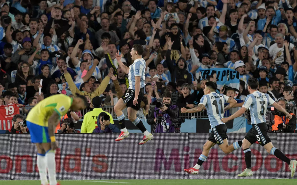 Brasil é goleado pela Argentina por 4 a 1 e sofre derrota histórica nas Eliminatórias para a Copa