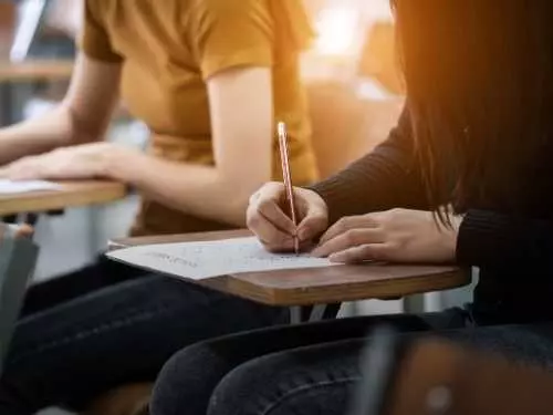 Prefeitura abre processo seletivo na educação com salários de até R$ 4,5 mil