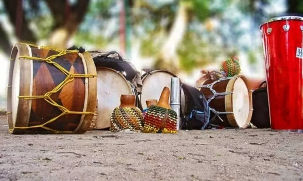 “Faz barulho demais”: Maracatu é barrado em Blumenau no Dia Mundial da Criatividade e levanta debate sobre racismo cultural