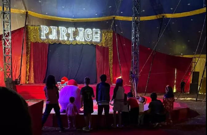 Tarde especial: grupo atendido pela Assistência Social prestigia espetáculo do circo Partage em Jaraguá do Sul