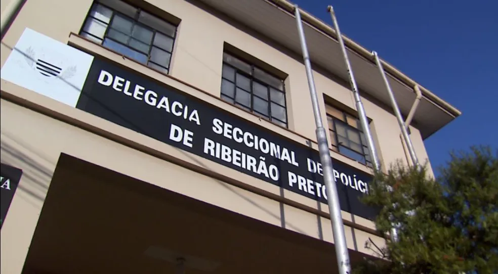 Motorista disse que a colisão contra viatura foi intencional