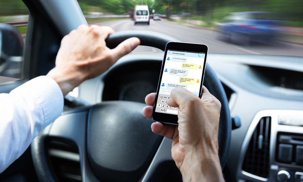 Detran SP diz que uso do celular ao volante é uma das infrações recorrentes