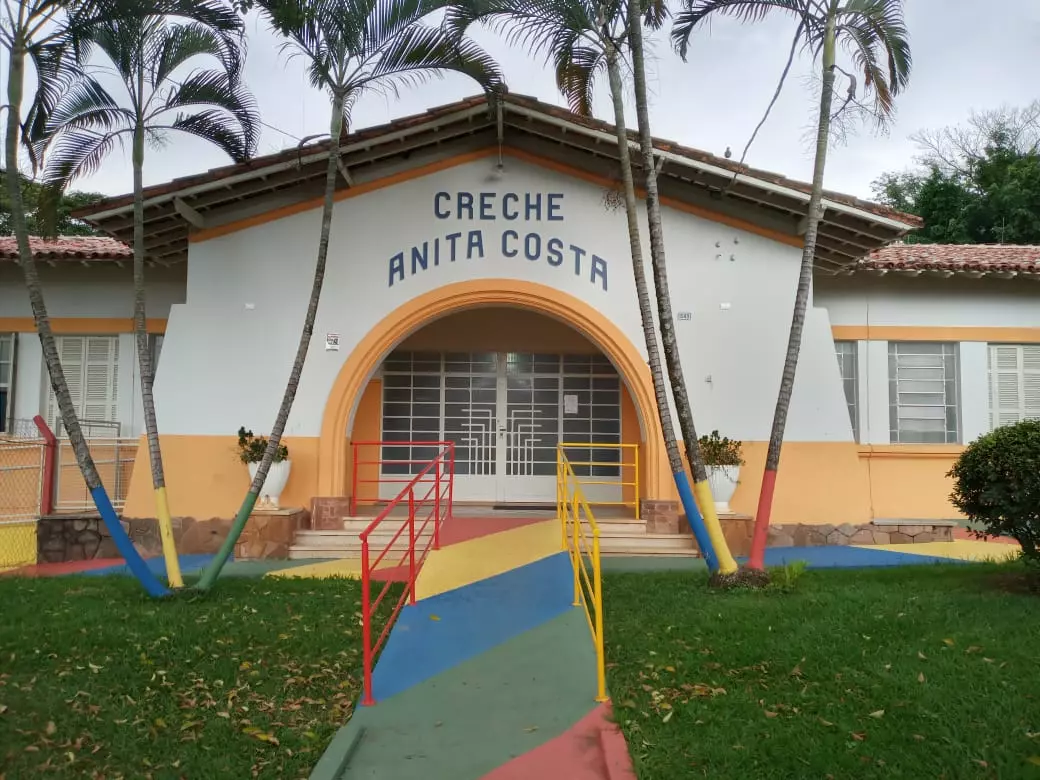 Prefeitura vai pagar funcionárias da creche Anita Costa