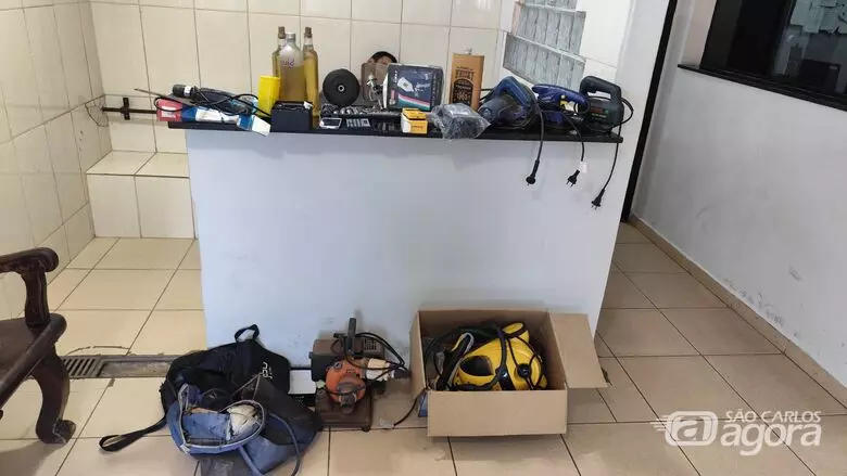 Morador de rua faz a limpa em residência