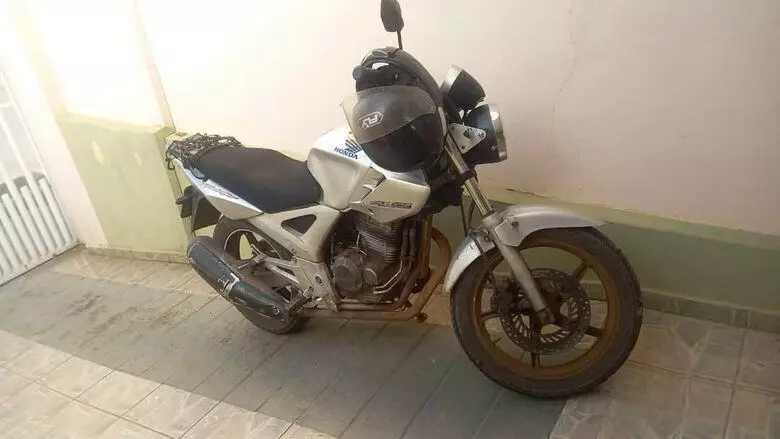 Pedestres roubam moto na Vila Prado