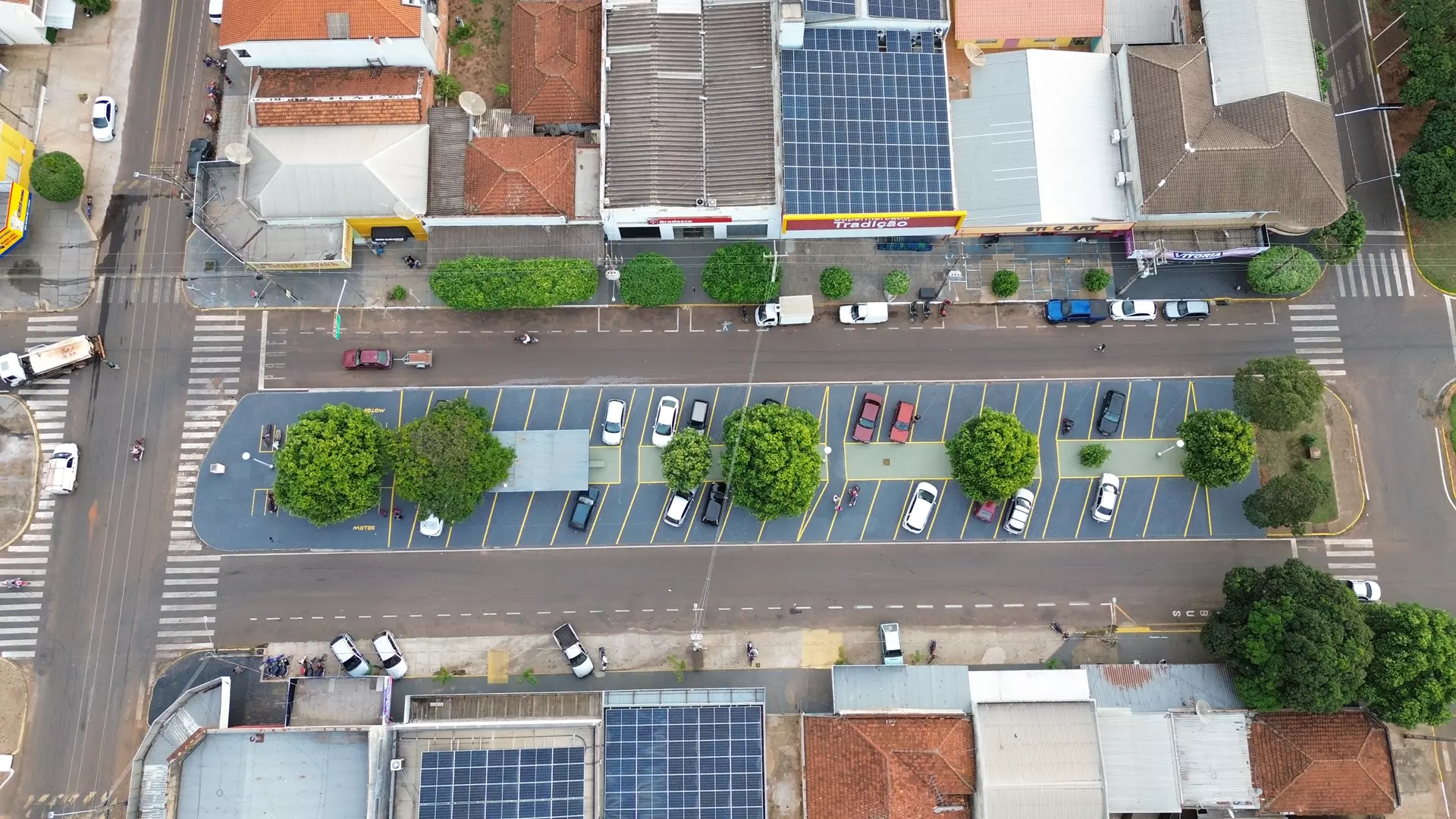 Prefeitura realiza melhorias na sinalização e estacionamento na Avenida Minas Gerais