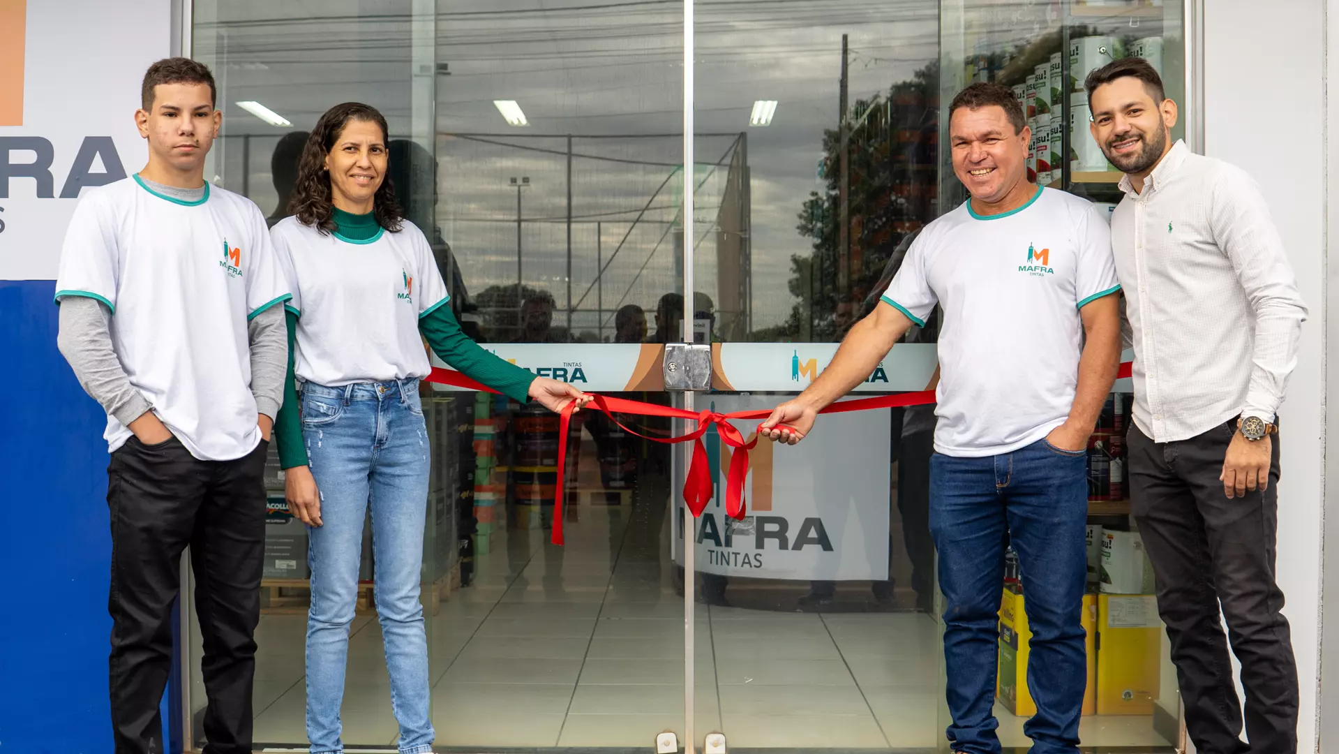 Inaugurada em Ivaté a loja Mafra Tintas, nova referência em pintura