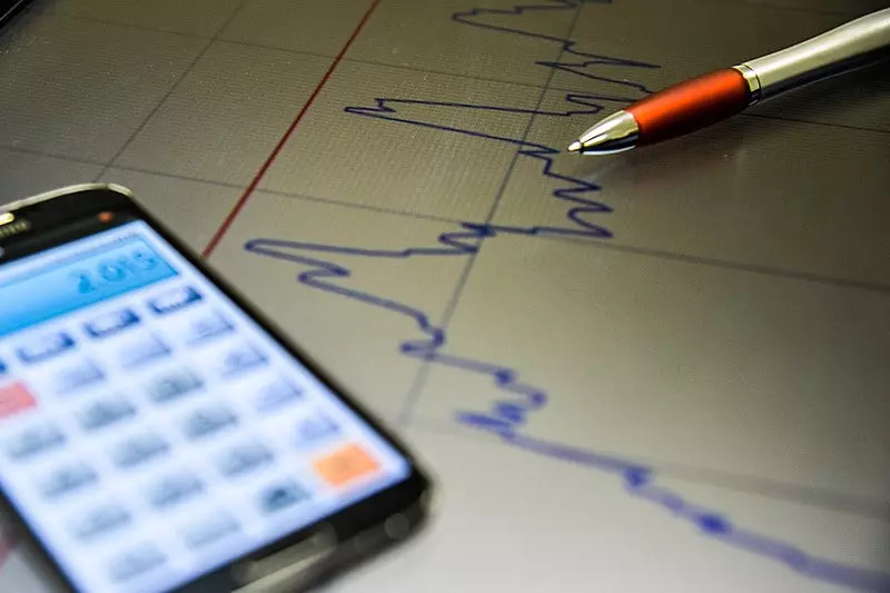 Bancos 'bombam' expectativa por alta de juros, aumentam pressão sobre BC e renovam suspeitas sobre Boletim Focus Bancos 'bombam' expectativa por alta de juros, aumentam pressão sobre BC e renovam suspeitas sobre Boletim Focus
