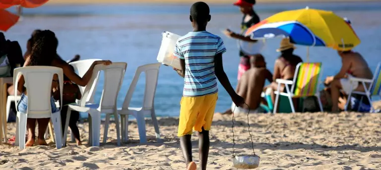 Brasil tem a menor taxa de trabalho infantil desde 2016, aponta IBGE Brasil tem a menor taxa de trabalho infantil desde 2016, aponta IBGE