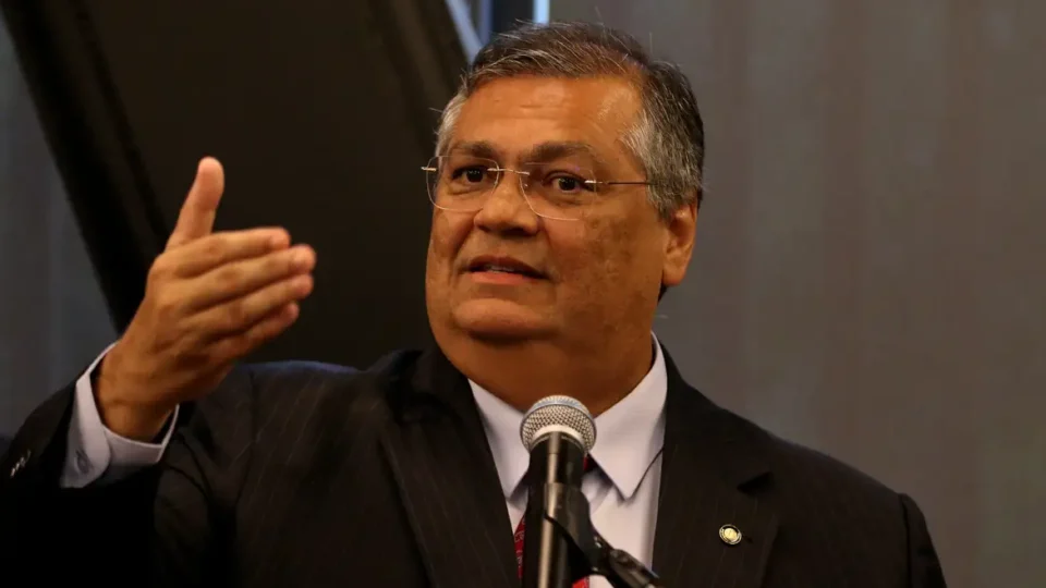 Dino rejeita pedidos do governo Lula e mantém regras para emendas parlamentares Dino rejeita pedidos do governo Lula e mantém regras para emendas parlamentares