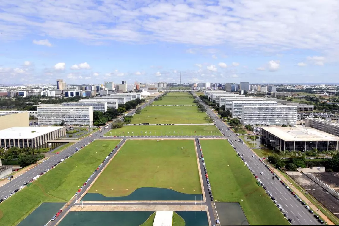 Eficiência e interesse público Eficiência e interesse público