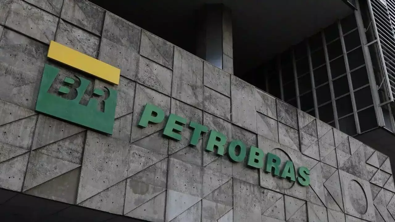 lucro da Petrobras cai 70% no 4º trimestre e analistas apontam dólar como grande vilão