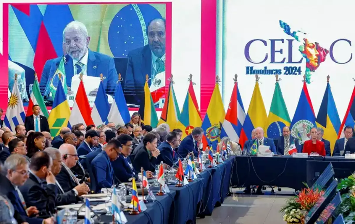CELAC e a Integração Regional: movimentos favoráveis ao regionalismo ou blocos alinhados a políticas momentâneas? CELAC e a Integração Regional: movimentos favoráveis ao regionalismo ou blocos alinhados a políticas momentâneas?