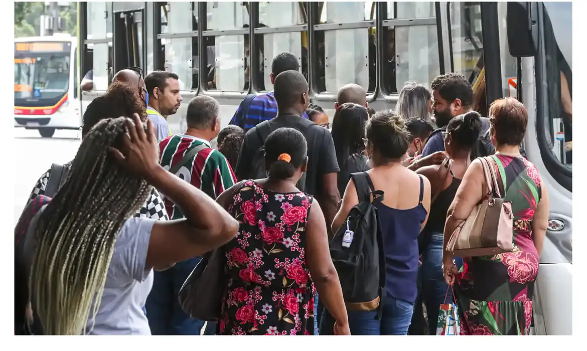 Taxa de desemprego fica em 6,6% no trimestre encerrado em abril Taxa de desemprego fica em 6,6% no trimestre encerrado em abril