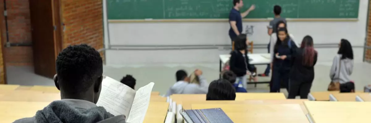 As corporações querem professores-robôs