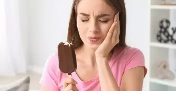 Sensibilidade após o clareamento dental, o que fazer? Sensibilidade após o clareamento dental, o que fazer?