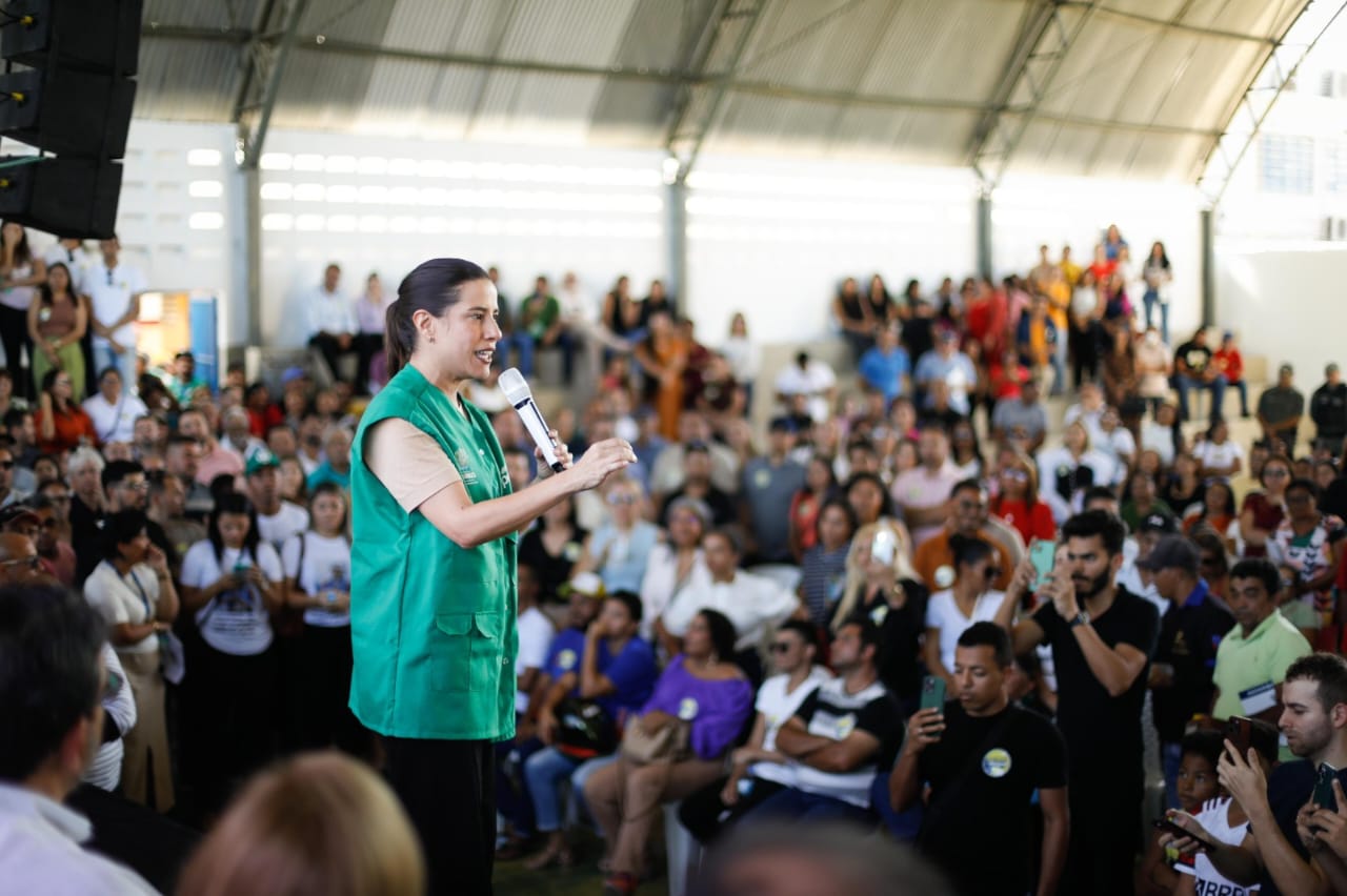 Em Ouricuri, governadora Raquel Lyra entrega 1.088 títulos de regularização fundiária para agricultores e agricultoras do Sertão