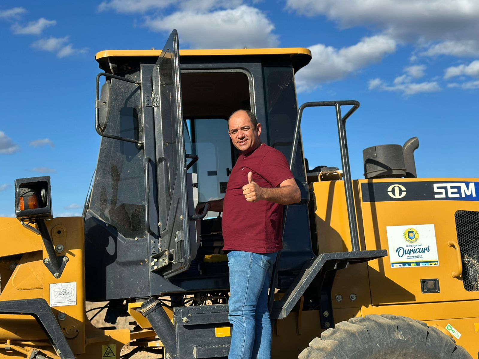 Rogério da Aldeia fiscaliza obras de recuperação das estradas na zona rural de Ouricuri