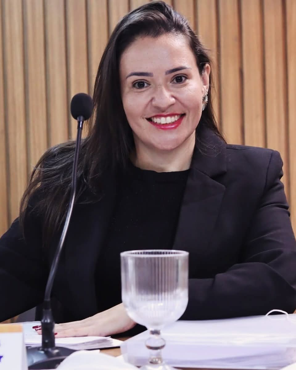 Vereadora Williane cobra a reforma e aquisição de novos equipamentos para a Policlínica de Ouricuri