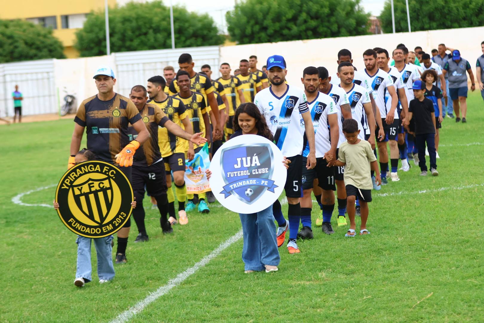 Cerimônia de abertura e goleada dão o tom do início do Campeonato Municipal de Futebol