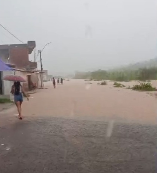 Clima:  Chuva de 49 mm atinge Araripina na manhã desta terça-feira (10)