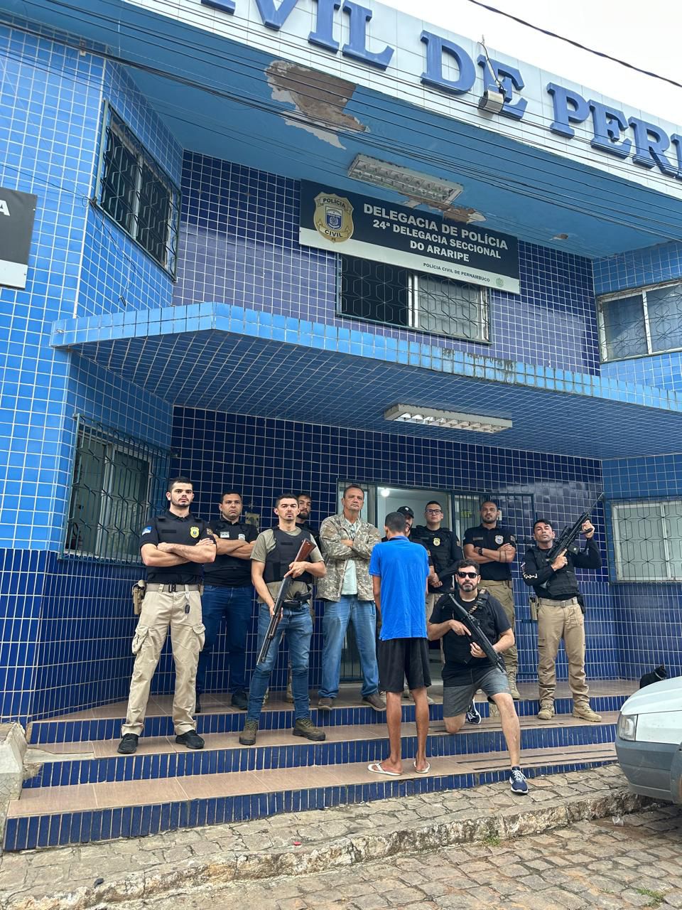 Polícia Civil de Araripina cumpre mandados judiciais e prende homem com arma de fogo no bairro cavalete