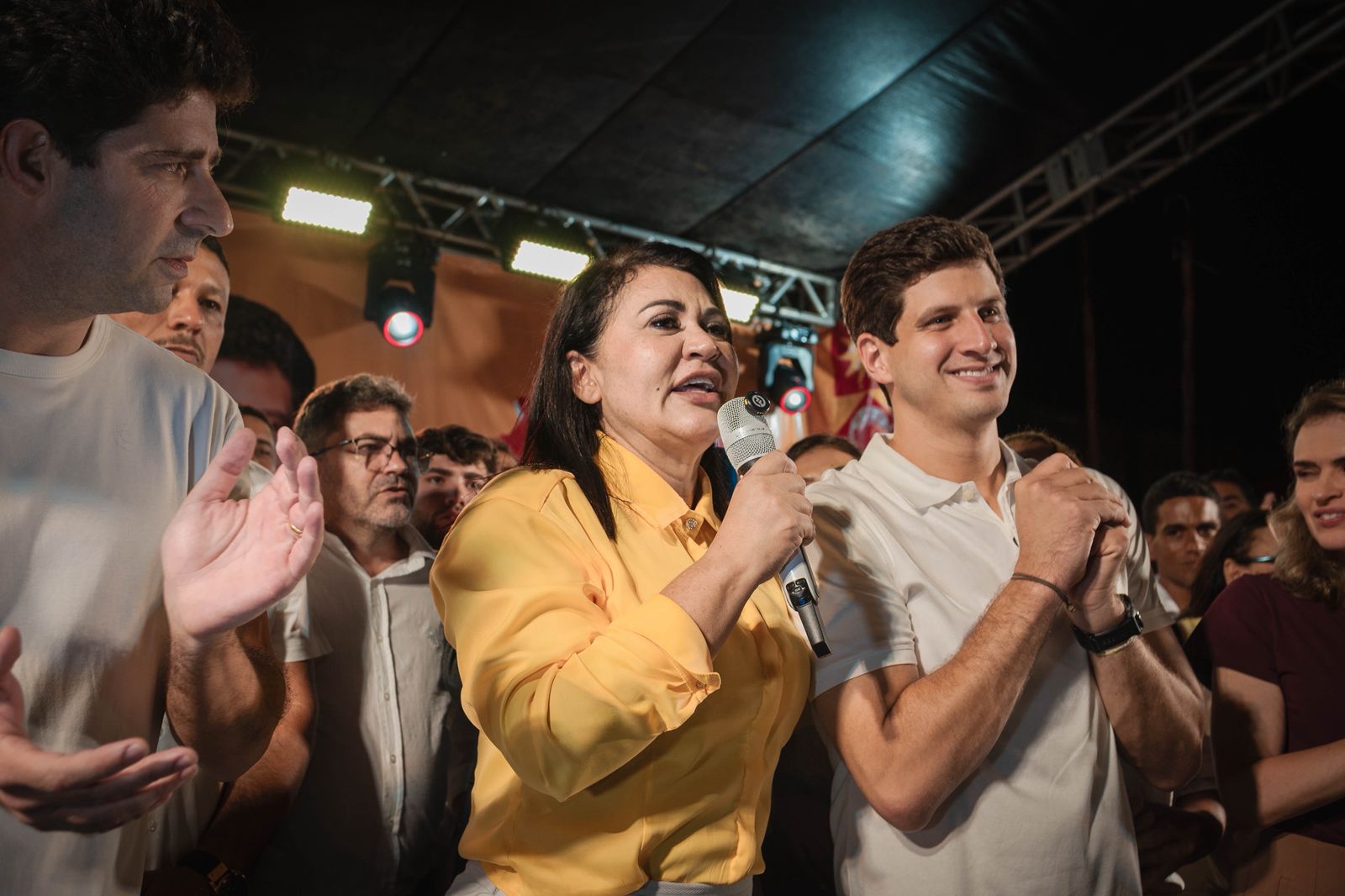 Eliane Soares e João Campos reúnem multidão em Santa Cruz durante lançamento de pré-candidatura