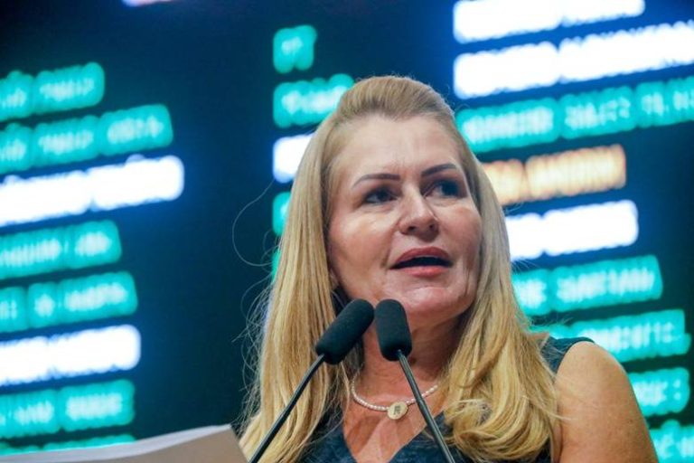 Kaio Maniçoba retoma mandato e Roberta Arraes volta a suplência da ALEPE