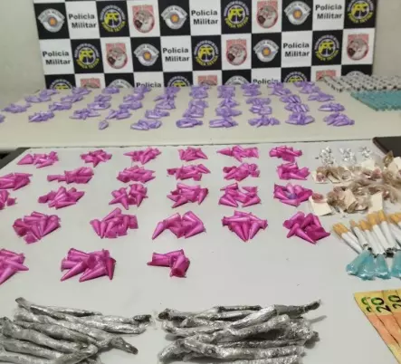 PM prende dupla com drogas na favela do Toffoli