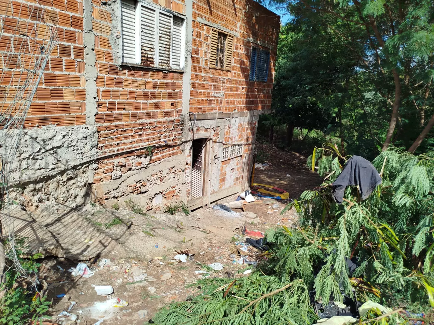 Corpo de homem é encontrado amarrado em favela de Marília
