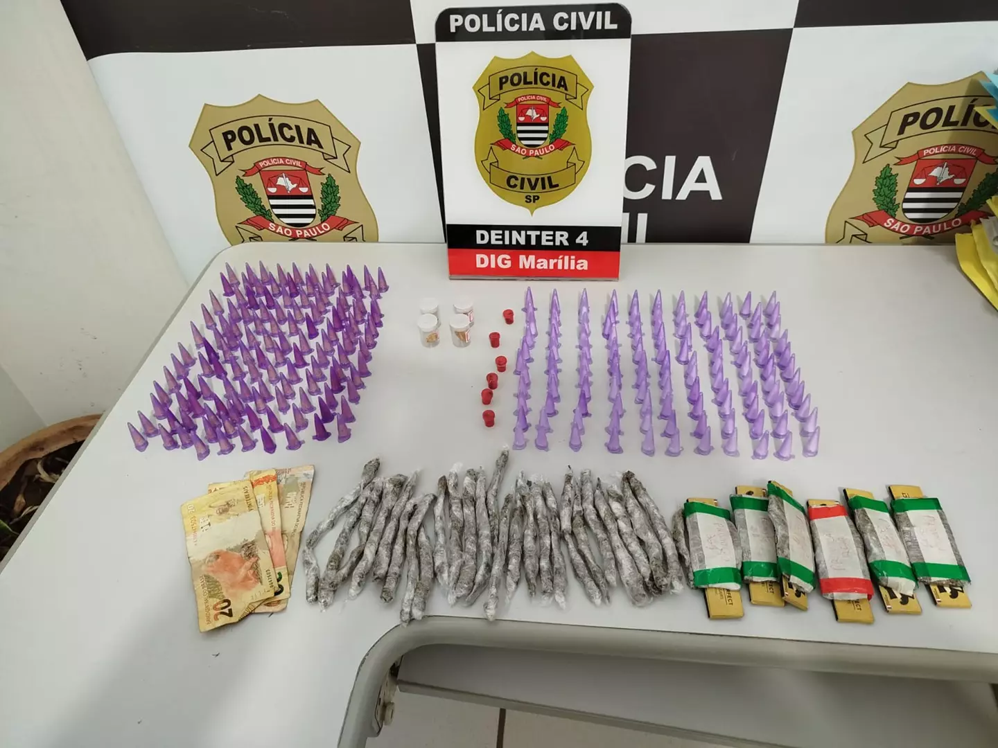 DIG faz buscas para elucidar homicídio e apreende drogas em favela