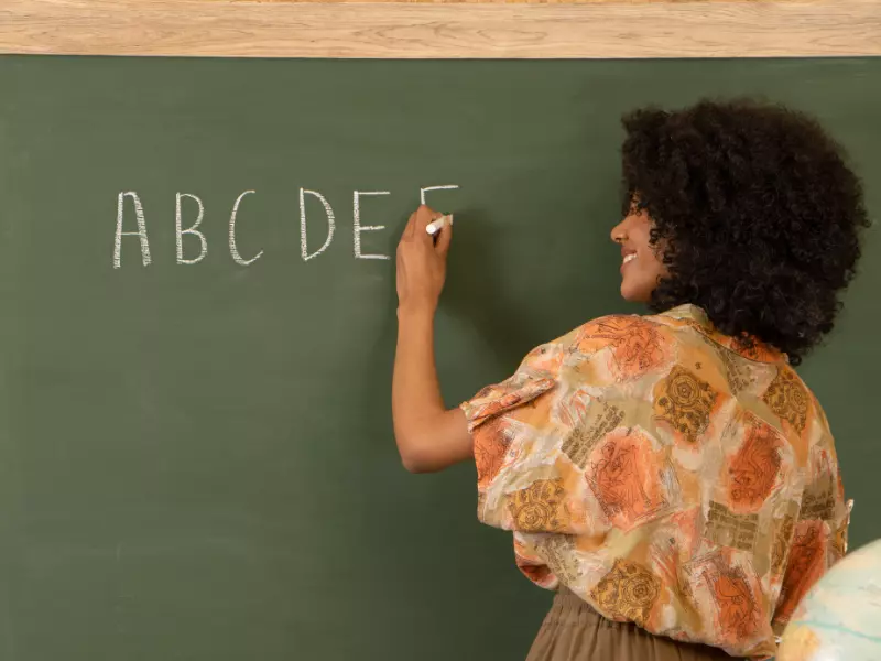 Com convocação de 35 profissionais aprovados em concurso, cidade reforça rede de ensino