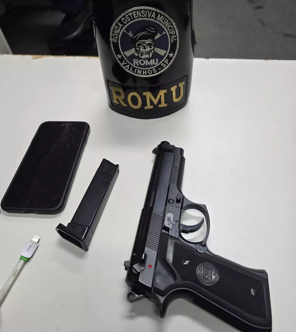 ROMU da GCM de Valinhos detém jovem com réplica de pistola