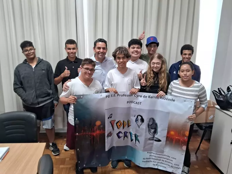 Alunos neuroatípicos da rede estadual entrevistam o prefeito Franklin