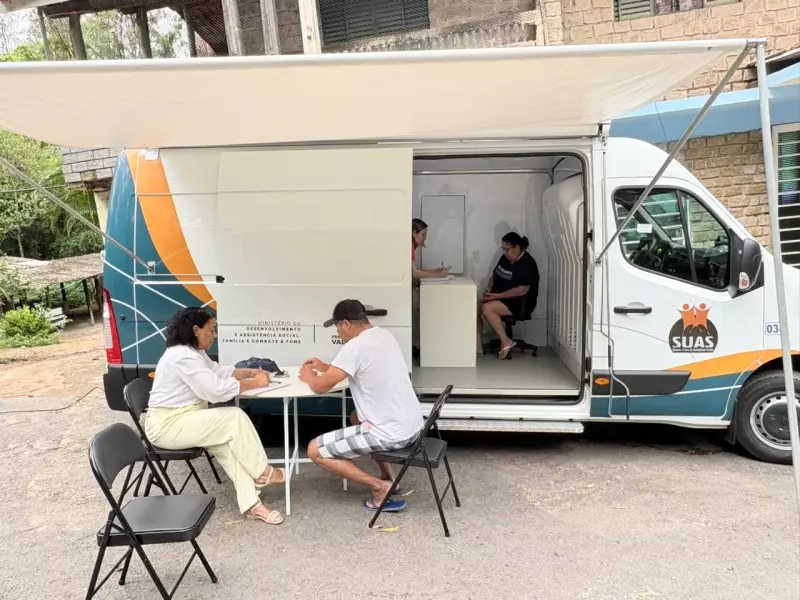 CRAS Móvel programa mais uma etapa de atendimento aos moradores do Biquinha e Macuco