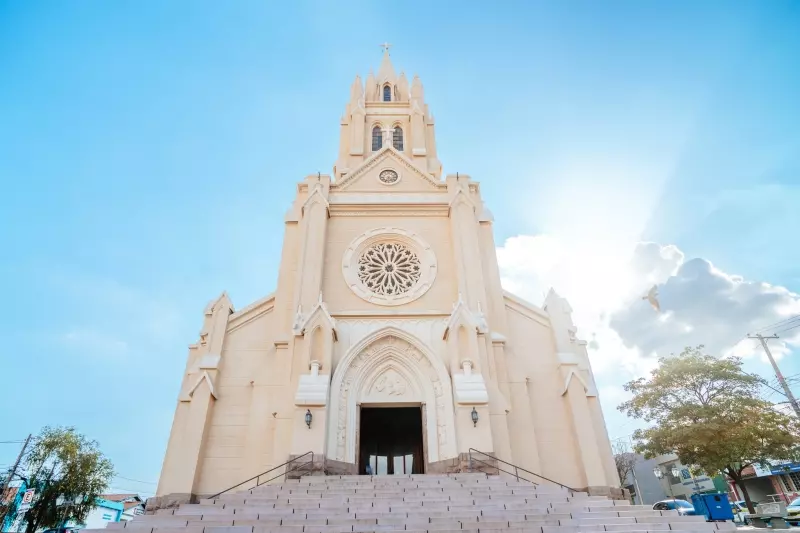 Projeção mapeada vai transformar fachada da Matriz São Sebastião em espetáculo de som e luzes