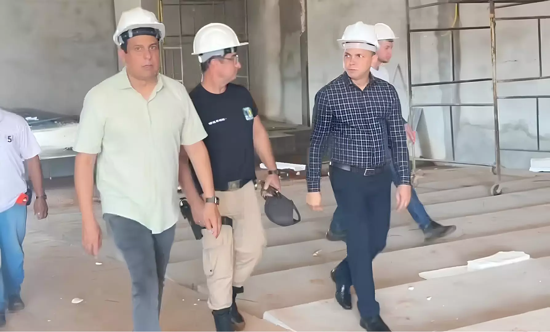 Superintendente Regional e Secretário de Educação visitam obras do Novo CAIC de Araguaína