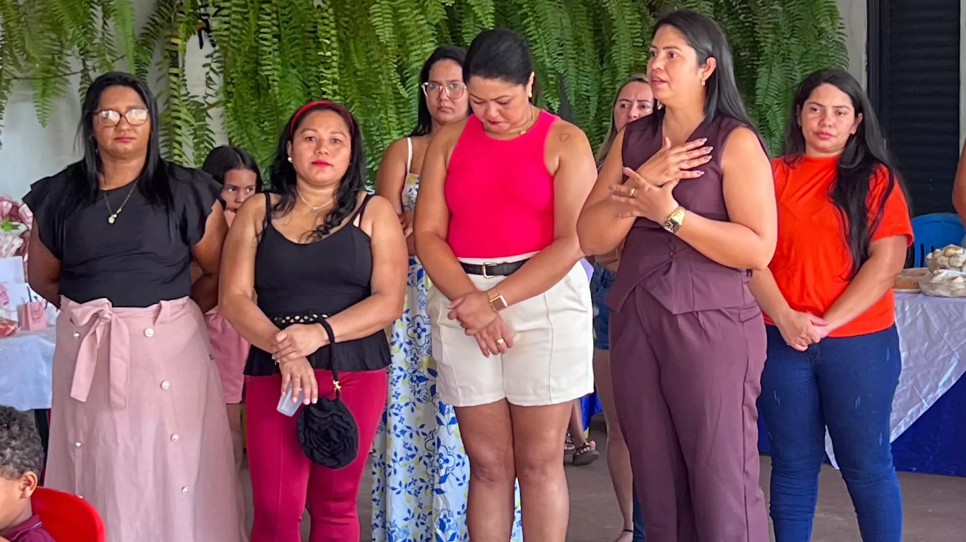 Solange Silva e sua equipe realizam um café da manhã em comemoração ao dia das mães no setor Barros