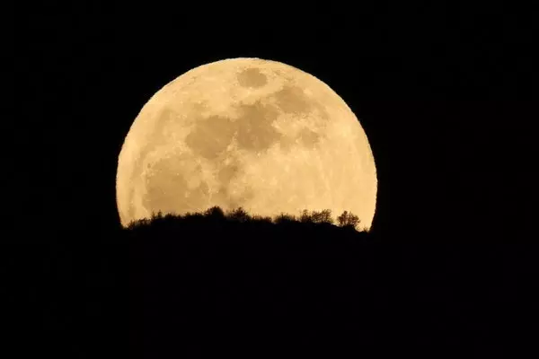 'Lua cheia do veado' aparece no céu nesta quinta-feira