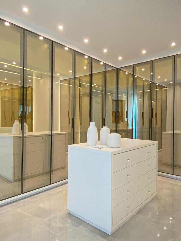 CLOSET GLASS