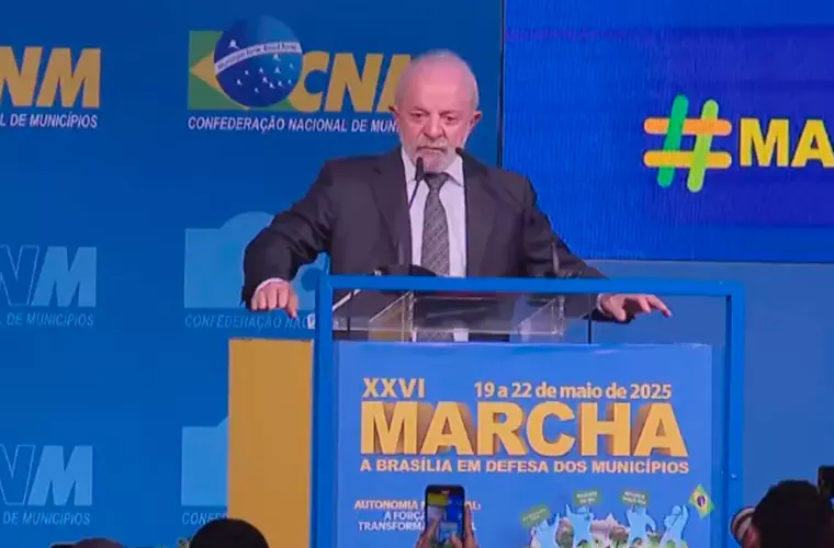 Lula foi recebido com tanto de vaias quanto de aplausos durante um evento com prefeitos.