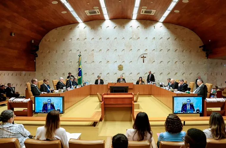 Ministros estão quebrando a tradição ao assistirem aos depoimentos relacionados ao suposto plano de golpe.