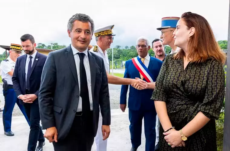A França planeja construir uma prisão na Amazônia para prender traficantes e extremistas.