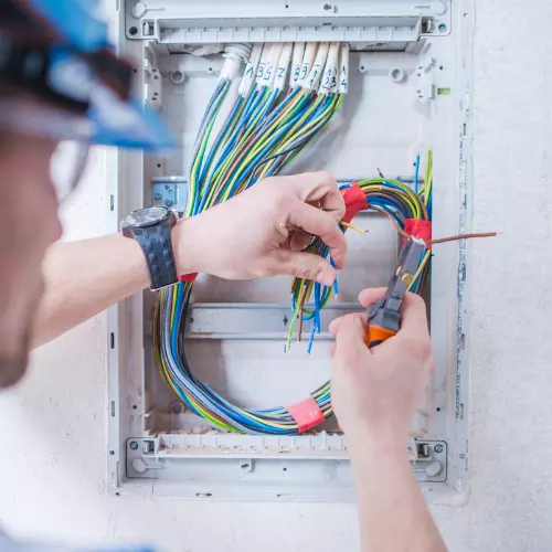 NR 10 – Segurança em Instalações e Serviços com Eletricidade NR 10 – Segurança em Instalações e Serviços com Eletricidade
