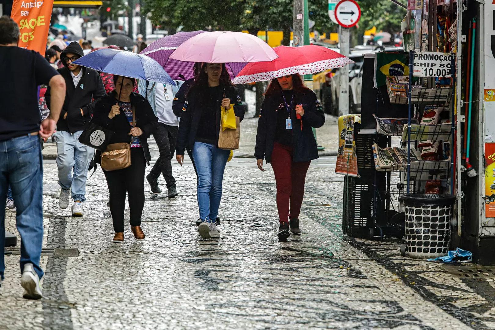 Abril começa chuvoso e com temperaturas mais amenas ao Paraná, aponta Simepar