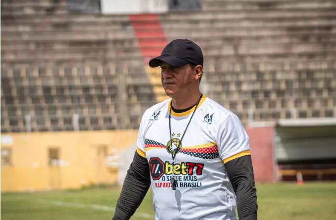 CLEIBSON FERREIRA: APOS BOM TRABALHO NO GLOBO, TREINADOR ANALISA PROPOSTAS E MOSTRA FOCO NOS ESTUDOS.