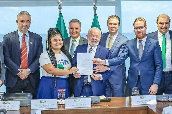 Novo ensino médio: governo envia projeto ao Congresso; entenda o que pode mudar