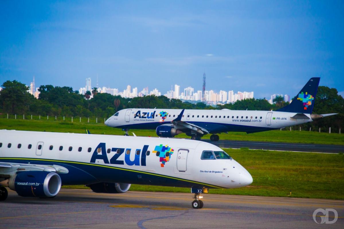 Azul é condenada por deixar crianças 6 horas esperando voo no aeroporto