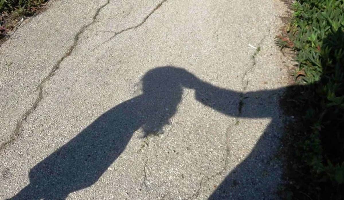 Pai usa celular e grava sogro abusando sexualmente da filha de 10 anos